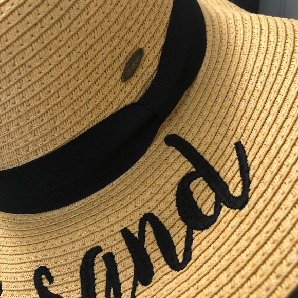 Talk To The Sand Beach Floppy Hat - Picture 4 of 5